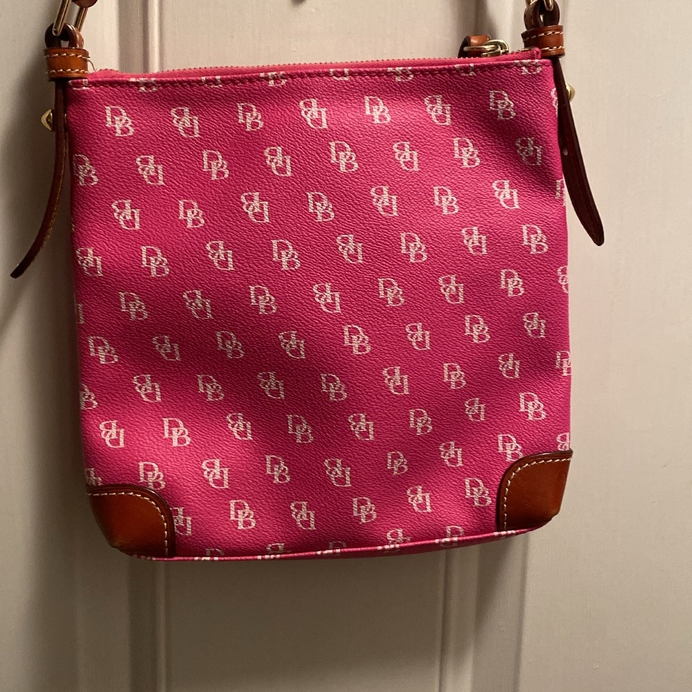 Dooney & Bourke pink and brown leather shoulder bag. - Picture 4 of 13